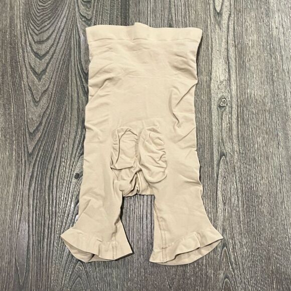 NWOT Skims Shapewear Seamless Sculpt High Waisted Above Knee Short Sand Size XL - Picture 3 of 3